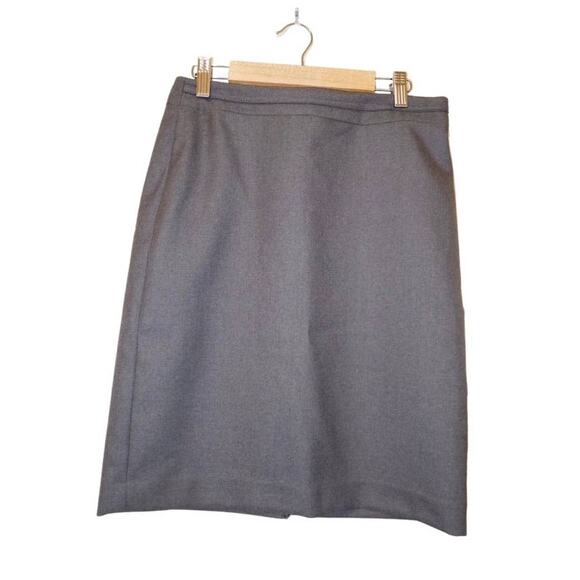 Gray skirt - Picture 1 of 3